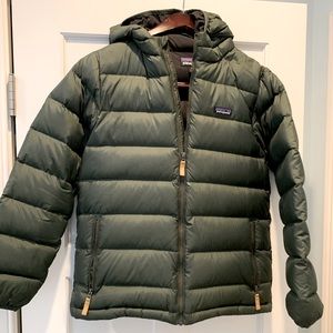 Patagonia boys XL (size 14) down jacket with hood in hunter green
